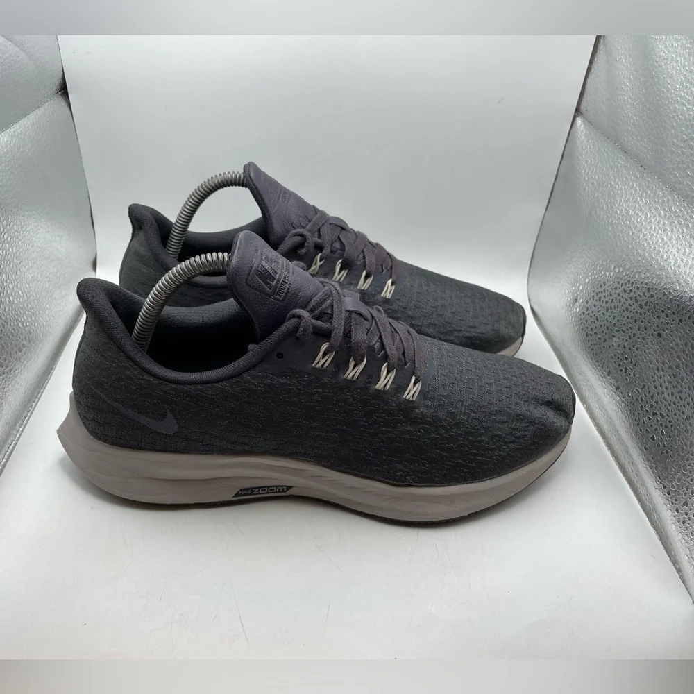 Nike Zoom Pegasus 35 womens gray sneakers size 9